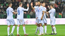 Na snímke vpravo Tomáš Suslov (Slovensko) sa teší z gólu so spoluhráčmi, zľava Lukáš Haraslín, Ondrej Duda, Milan Škriniar, Dávid Hancko, Adam Obert počas zápasu C-divízie Ligy národov Moldavsko - Slovensko v Kišiňove.