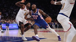 LeBron James (23) v zápase New York Knicks - Philadelphia 76ers.