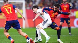 Spain's Alex Baena, right, challenges Czechia's Lukas Ambros during the UEFA Nations League soccer match between Spain and Czechia in Oviedo, Spain, Saturday, Oct. 3, 2026. (AP Photo/Manu Fernandez)