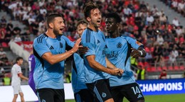 Na snímke zľava Kevin Wimmer (Slovan), Andraž Šporar (Slovan) a Alasana Yirajang (Slovan) sa tešia z gólu počas prvého zápasu 2. predkola Ligy majstrov FC Iberia 1999 Tbilisi - ŠK Slovan Bratislava 21. júla 2026 v Tbilisi.