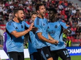 Na snímke zľava Kevin Wimmer (Slovan), Andraž Šporar (Slovan) a Alasana Yirajang (Slovan) sa tešia z gólu počas prvého zápasu 2. predkola Ligy majstrov FC Iberia 1999 Tbilisi - ŠK Slovan Bratislava 21. júla 2026 v Tbilisi.