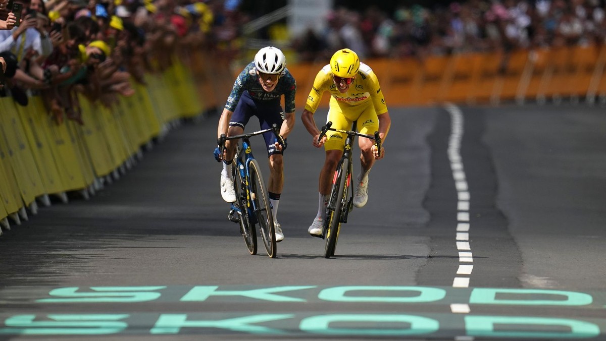 Jonas Vingegaard (vľavo) a Tadej Pogačar (vpravo) počas súboja na Tour de France 2024. 