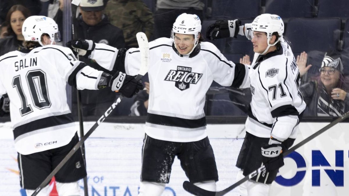 Martin Chromiak (uprostred) sa teší z gólu