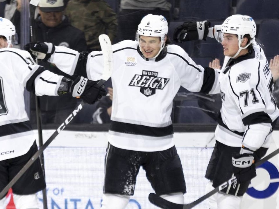 Martin Chromiak (uprostred) sa teší z gólu