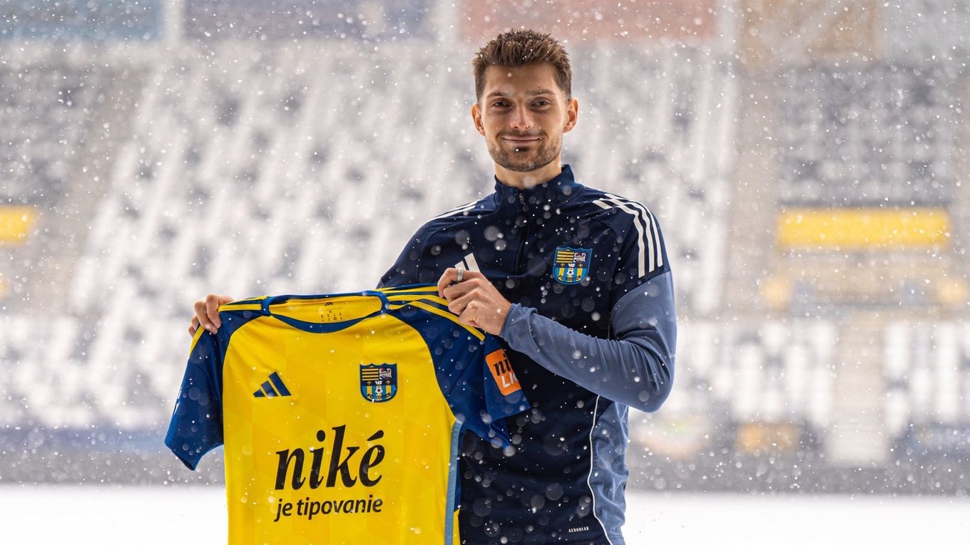 Sebastián Kóša s dresom FC Košice.