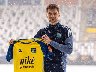 Sebastián Kóša s dresom FC Košice.