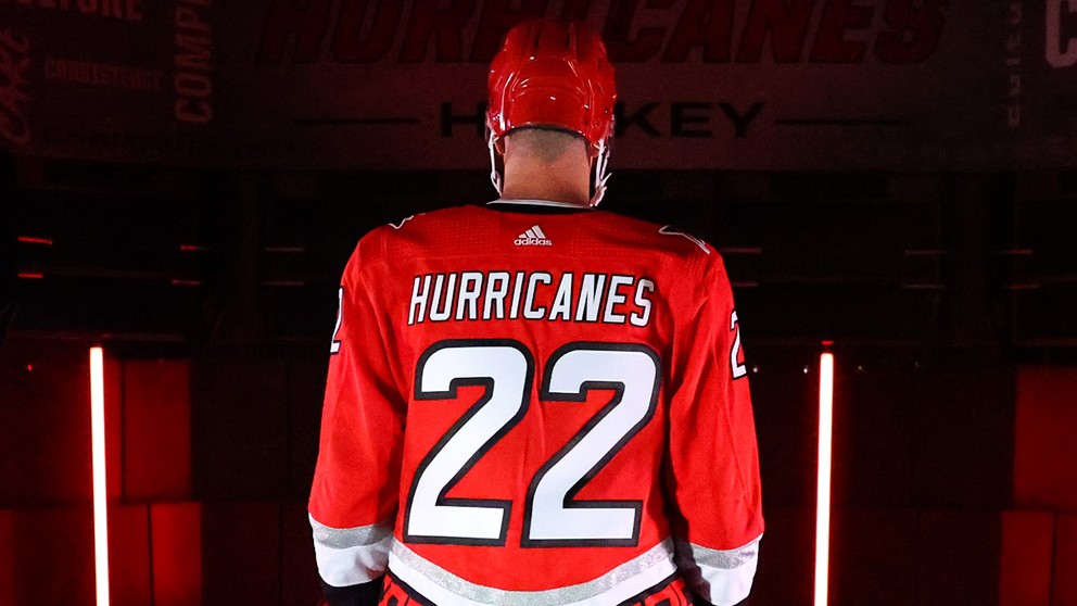 Dresy Caroliny Hurricanes k 25. výročiu pôsobenia v NHL (ilustračná fotografia).