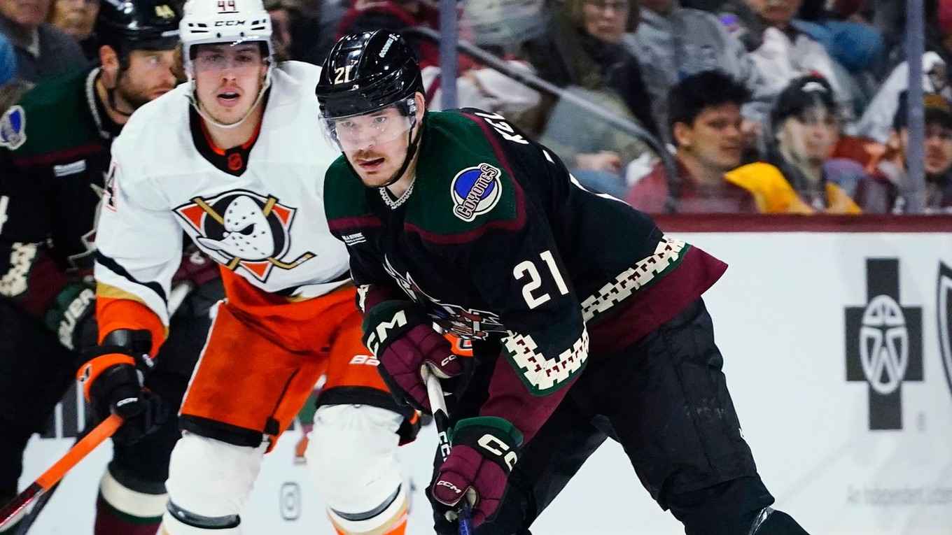 Miloš Kelemen v drese Arizona Coyotes.