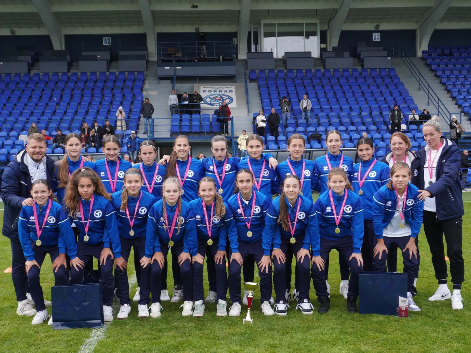 ELITNÝ MLÁDEŽNÍCKY FUTBAL– Dievčatá zo ZsFZ vyhrali Turnaj regionálnych výberov WU14