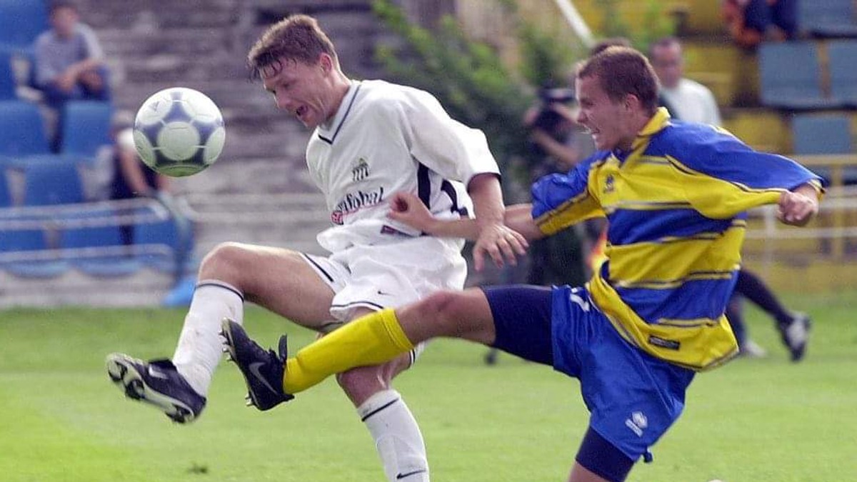 Vpravo Roman Jurko počas hráčskej kariéry.