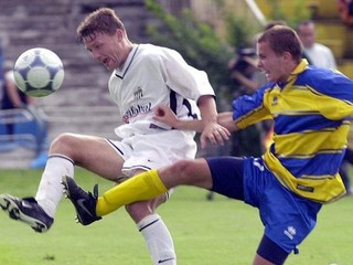 Vpravo Roman Jurko počas hráčskej kariéry.