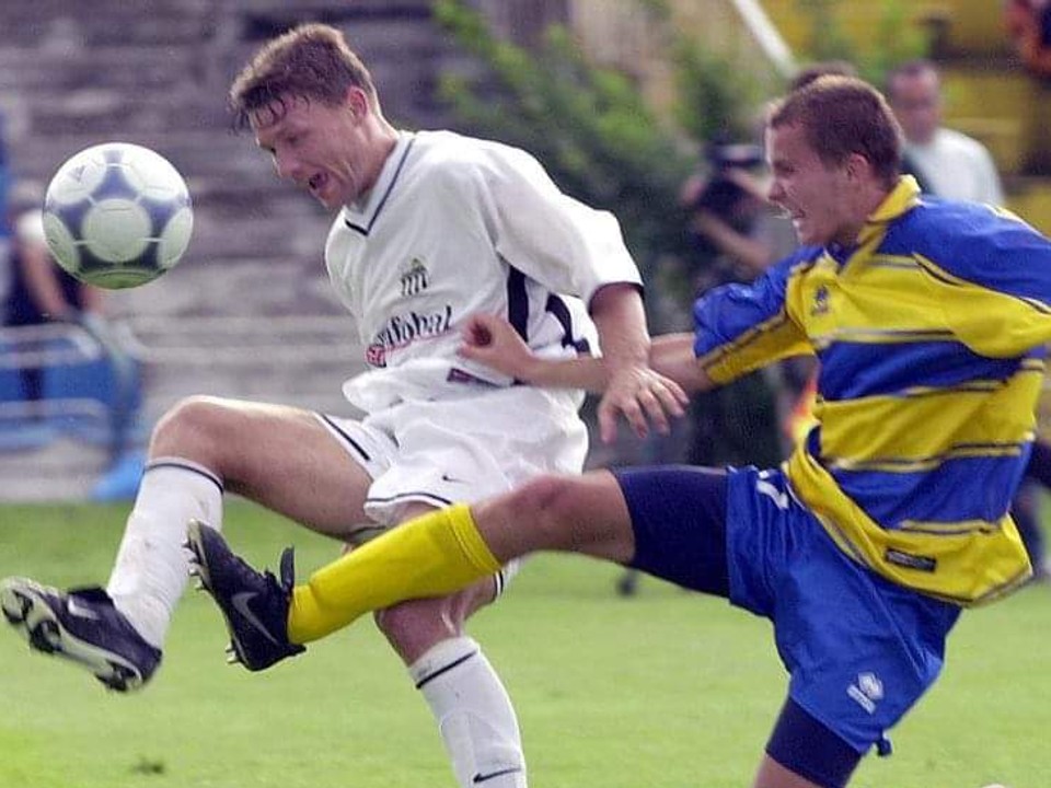 Vpravo Roman Jurko počas hráčskej kariéry.