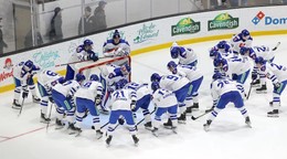 Slovenskí hokejisti do 20 rokov pred prípravným zápasom proti Nemecku. 