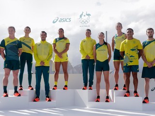 Austrálski športovci na predstavení oblečenia na OH 2020 Tokio.