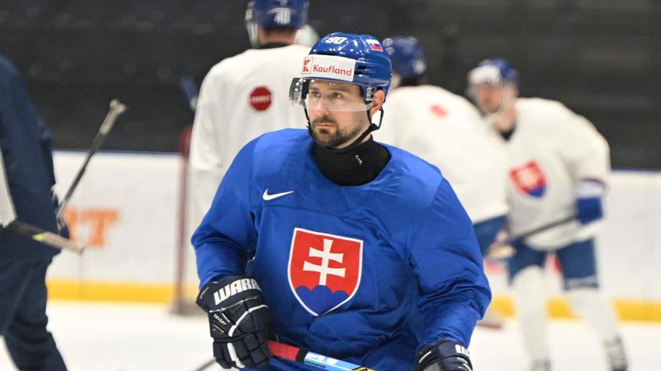 Na snímke vľavo Tomáš Tatar.