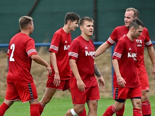 Starotekovčania vedú VI. ligu V, zľava Kristián Herc, Jakub Kováč, Szabolcs Jakubík, Miroslav Žilka a Damian Hostinský.