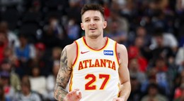 Rozohrávač tímu Atlanta Hawks Vit Krejčí reaguje po tom, čo skóroval počas prvého polčasu basketbalového zápasu NBA proti tímu Los Angeles Clippers.