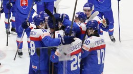 Slováci sa tešia z víťazného gólu v zápase Slovensko - Kazachstan na MS U20 2025