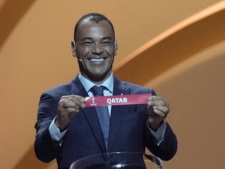 Brazílčan Cafu počas žrebu MS vo futbale 2022. 