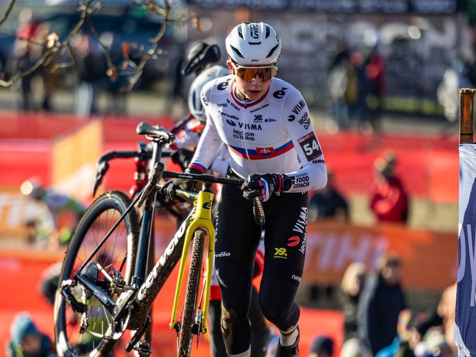 Viktória Chladoňová v pretekoch Svetového pohára v cyklokrose.