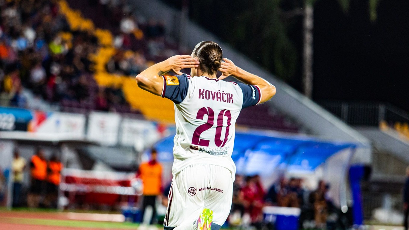 Peter Kováčik v drese FK Podbrezová.