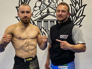 Historicky prvý Slovák v UFC Ľudovít Klein a popredný tréner thajského boxu Pavol Kuruc.