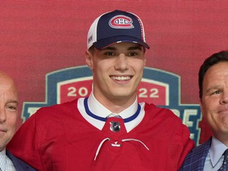Juraj Slafkovský je jednotka Draftu NHL 2022. Vybral si ho Montreal Canadiens.