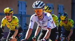 Slovenská cyklistka Viktória Chladoňová a jej kolegyne z tímu Visma-Lease a Bike.