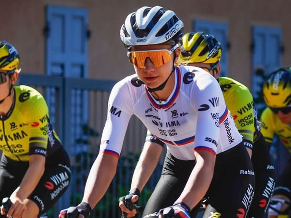 Slovenská cyklistka Viktória Chladoňová a jej kolegyne z tímu Visma-Lease a Bike.