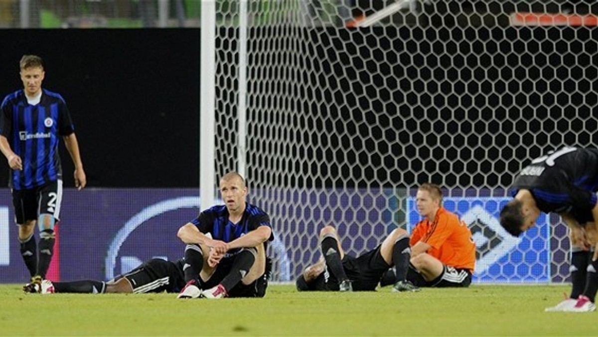 Futbalisti Slovana po remíz 2:2 na pôde Stuttgartu 2010. 