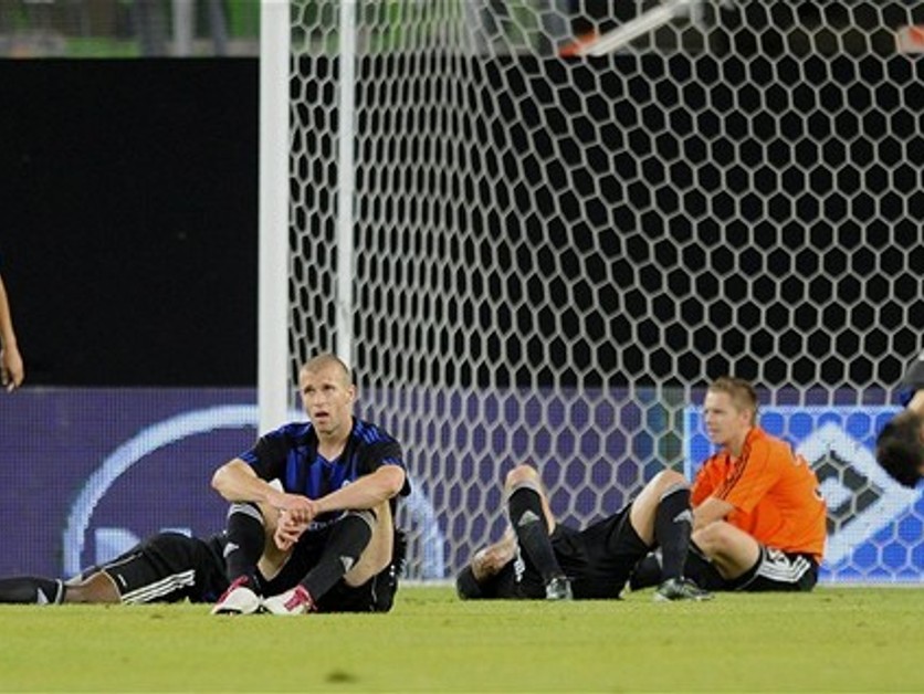 Futbalisti Slovana po remíz 2:2 na pôde Stuttgartu 2010. 