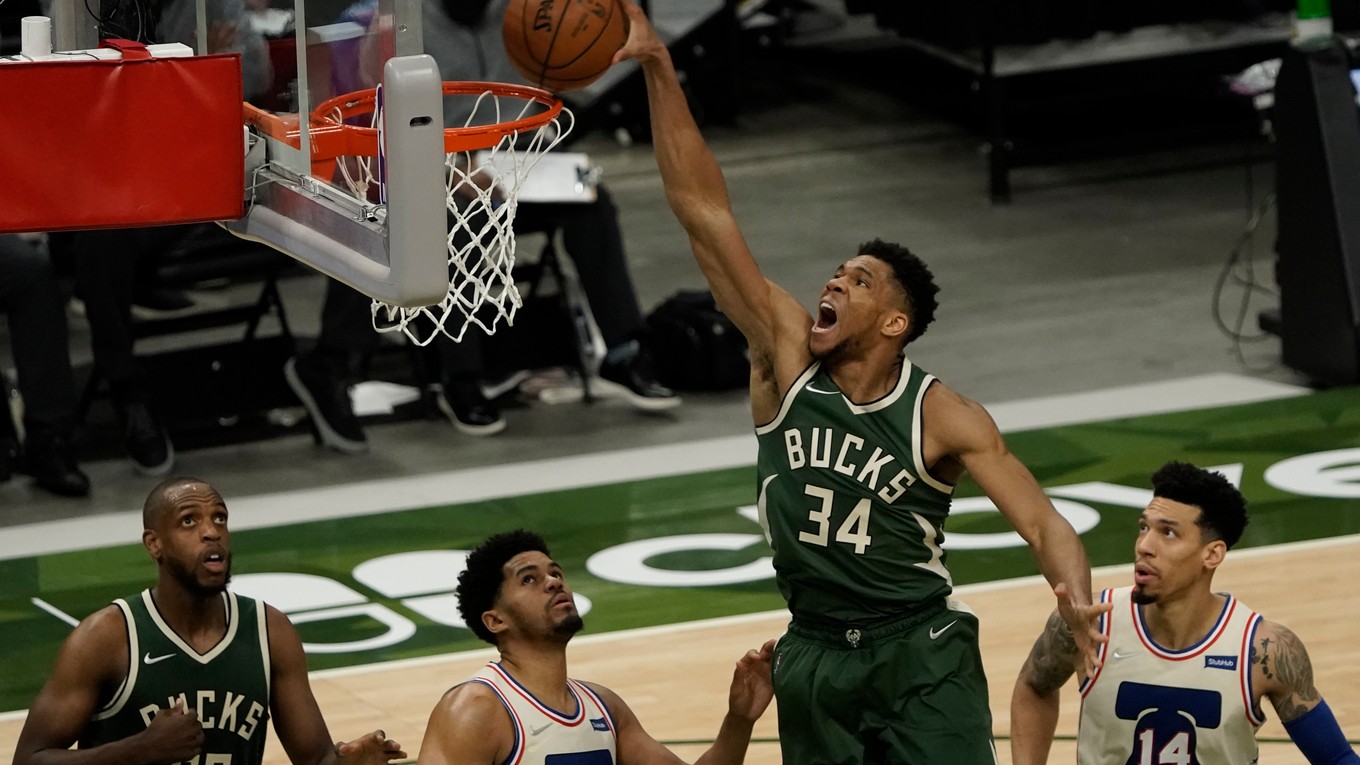 Giannis Antetokounmpo v zápase Milwaukee - Philadelphia.