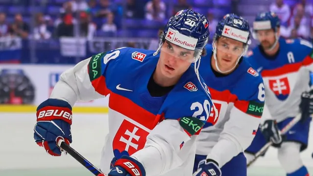 Juraj Slafkovský pred zápasom Slovensko - Francúzsko v skupine B na MS v hokeji 2024.