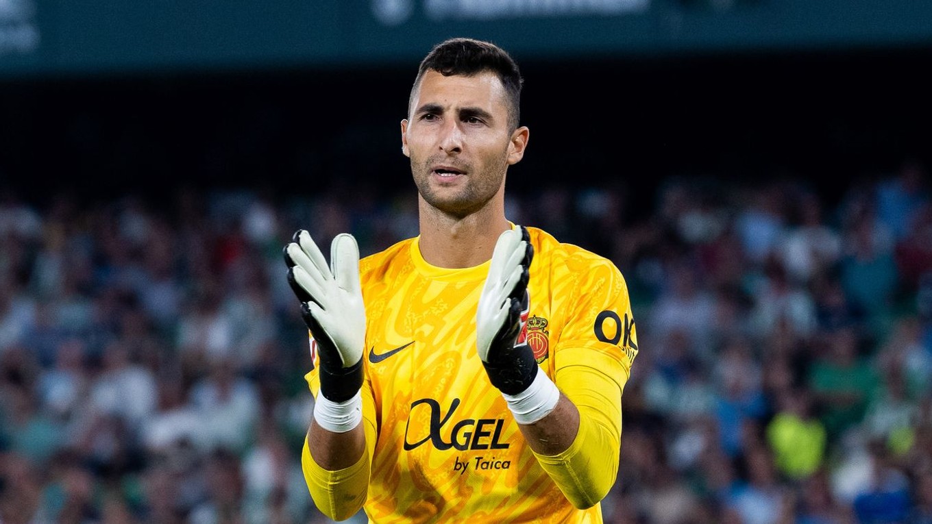 Dominik Greif v drese Mallorcy. 