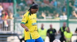 Brazílsky futbalista Ronaldinho počas priateľského zápasu v Trnave.
