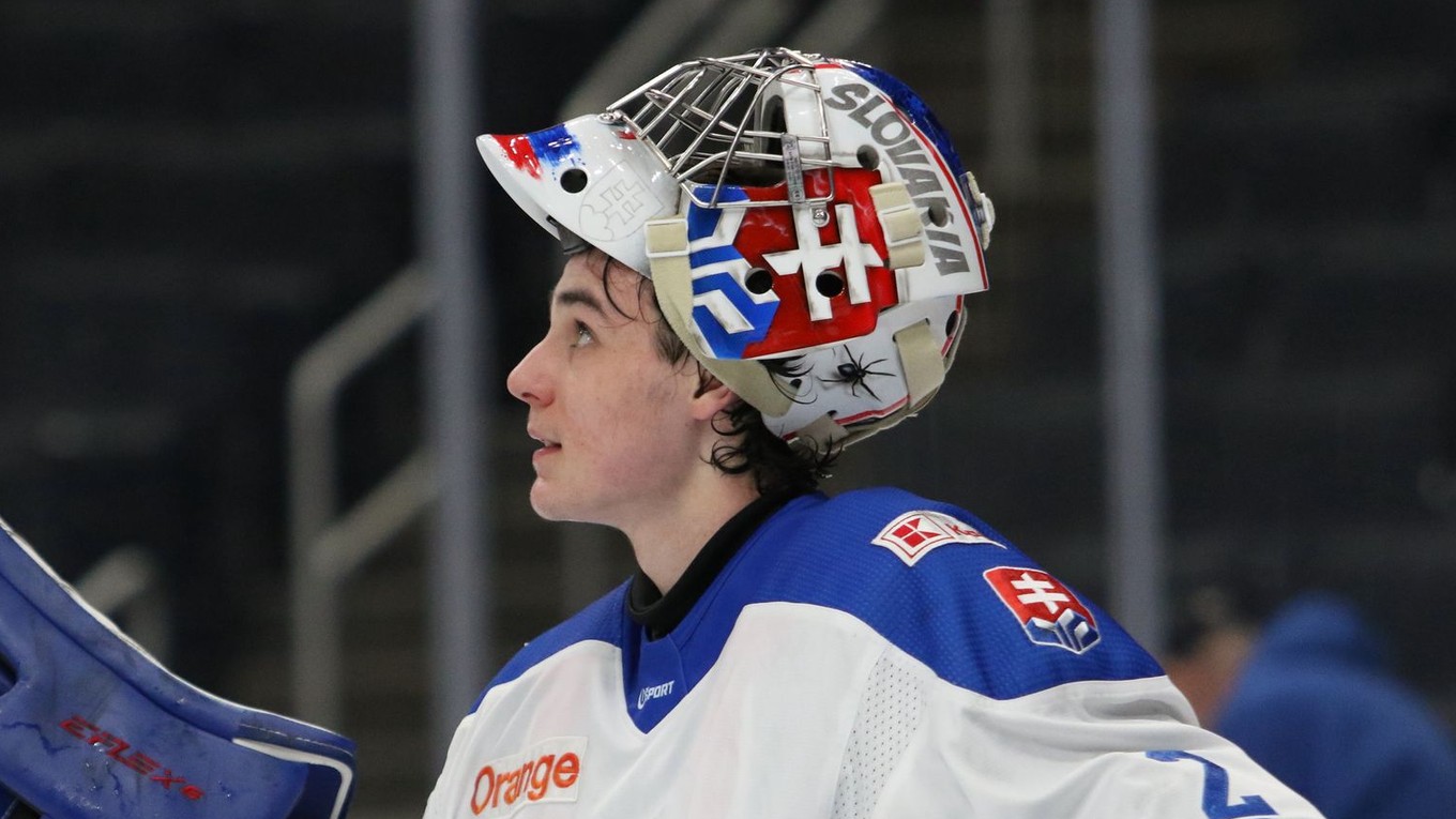Brankár Michal Prádel v zápase Slovensko - Švédsko na Hlinka Gretzky Cup 2024.
