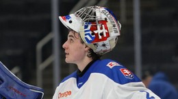 Brankár Michal Prádel v zápase Slovensko - Švédsko na Hlinka Gretzky Cup 2024.