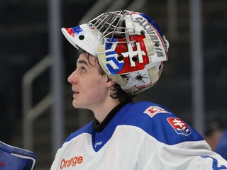 Brankár Michal Prádel v zápase Slovensko - Švédsko na Hlinka Gretzky Cup 2024.