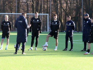 Hráči FK Pohronie a tréner Martin Bittengl.