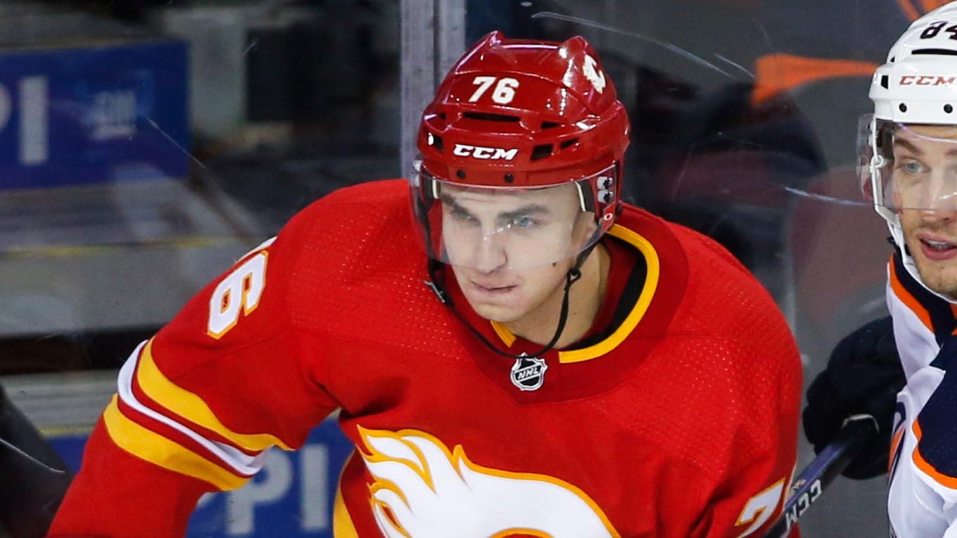 Martin Pospíšil v drese Calgary Flames.