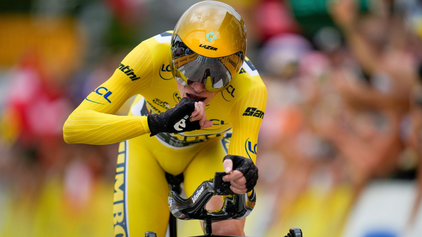 Dánsky cyklista Jonas Vingegaard v časovke na Tour de France 2023.