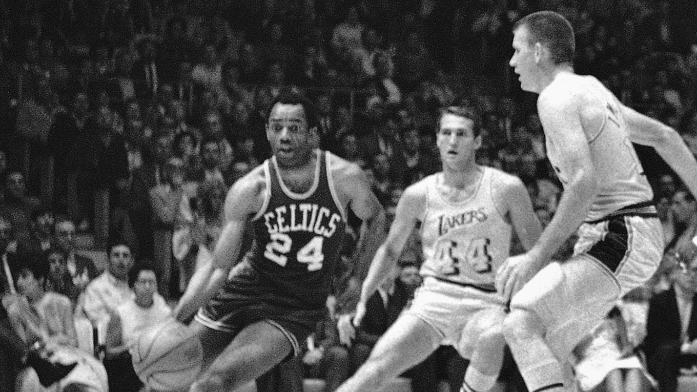 Sam Jones (vľavo) v drese Boston Celtics v roku 1968.