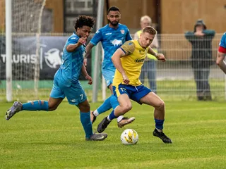 Momentka zo zápasu Rimavská Sobota - Fiľakovo, autori gólov Matheus Saturnino (zľava) a Marko Püšpöky (s loptou).