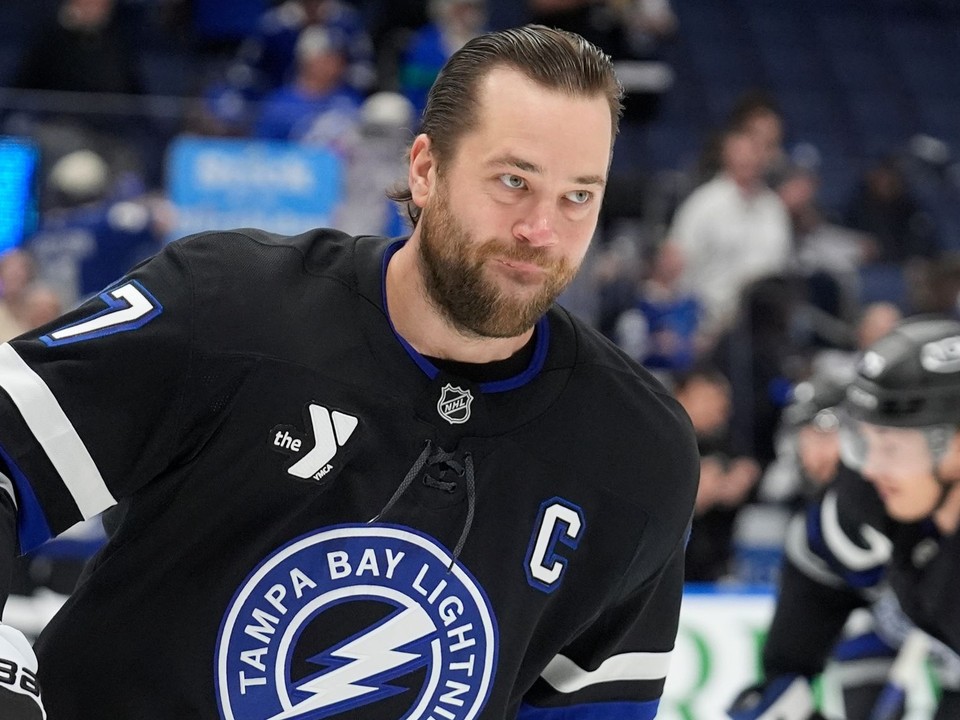 Obranca Tampy Bay Lightning Victor Hedman (77).