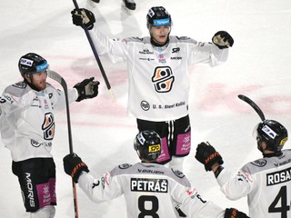 Gólová radosť hráčov Košíc počas zápasu hokejovej Tipsport ligy.