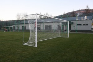 Prenosná futbalová bránka 7,32 x 2,44 m, s oválnym hliníkovým profilom so sieťou a dopravou