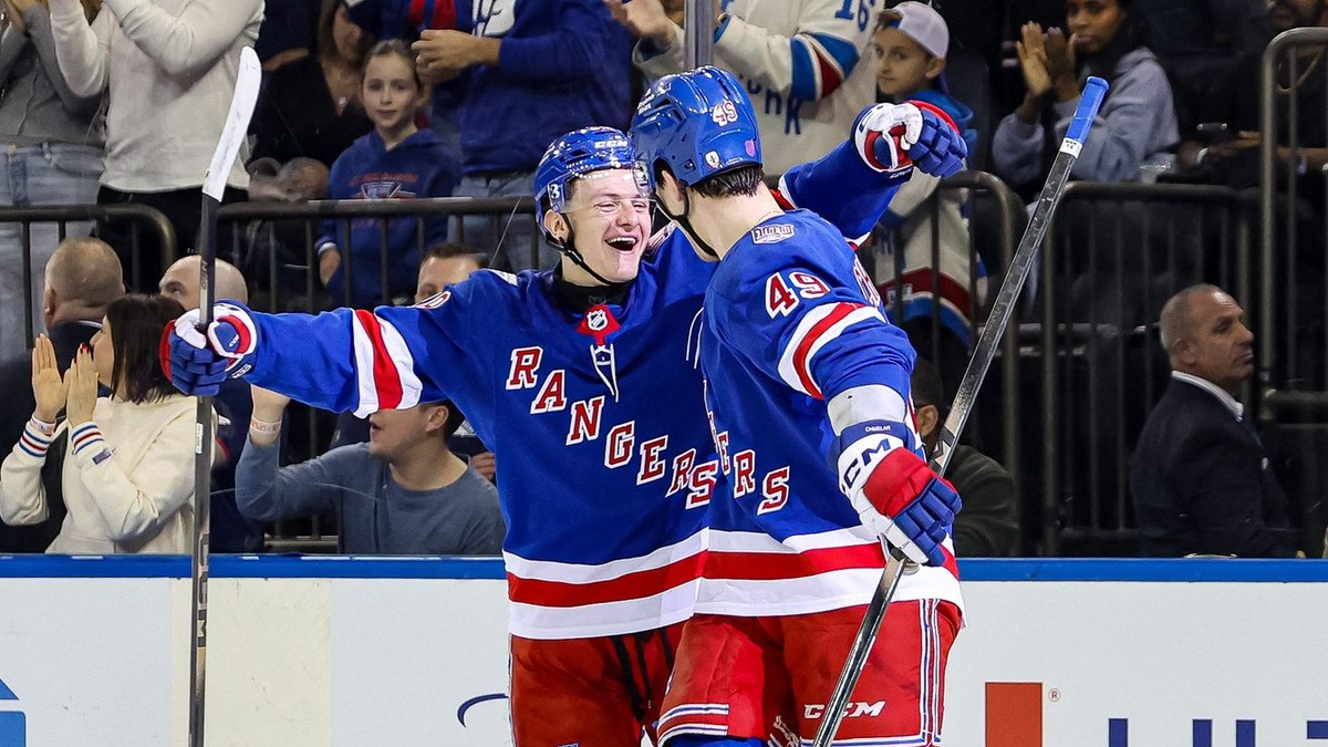 Adam Sýkora a Jaroslav Chmelař v drese New York Rangers. 