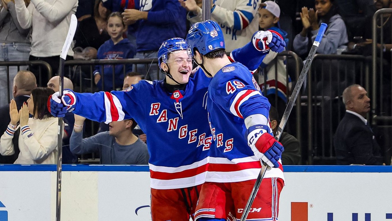 Adam Sýkora a Jaroslav Chmelař v drese New York Rangers. 