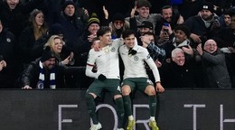 Alejandro Garnacho a Facundo Buonanotte oslavujú gól v sieti Cardiffu City.