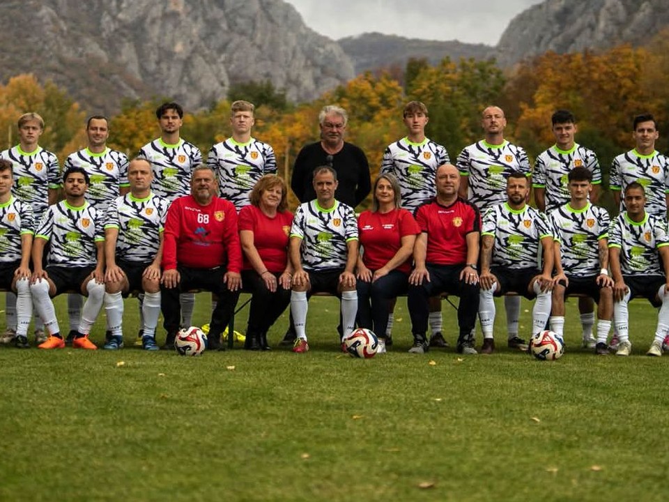 Futbalisti TJ Dvorníky-Včeláre.